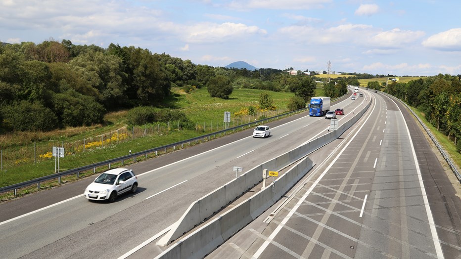 Výmena zvodidiel na D1 Prešov Budimír 2016 (4) Výmena zvodidiel na D1 Prešov Budimír 2016 (4)