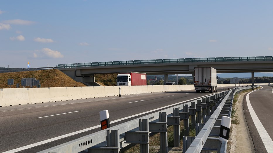 Výmena zvodidiel na D1 Prešov Budimír 2016 (7) Výmena zvodidiel na D1 Prešov Budimír 2016 (7)