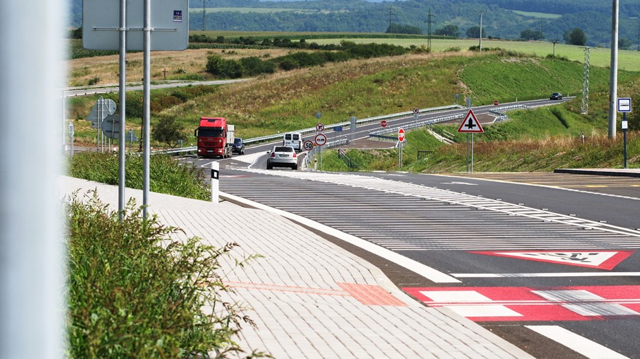 Rekonštrukcia komunikácie pri Ružovej Osade (7) Rekonštrukcia komunikácie pri Ružovej Osade (7)
