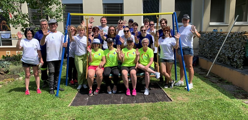 Dobrovoľníci Skanska v Novom domove v Prievidzi Dobrovoľníci Skanska v Novom domove v Prievidzi