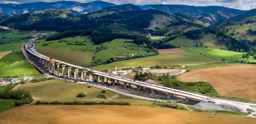 Na diaľnici D1 Lietavská Lúčka – Dubná Skala vrátane tunela Višňové práce intenzívne postupujú na všetkých stavebných objektoch (1) Na diaľnici D1 Lietavská Lúčka – Dubná Skala vrátane tunela Višňové práce intenzívne postupujú na všetkých stavebných objektoch (1)
