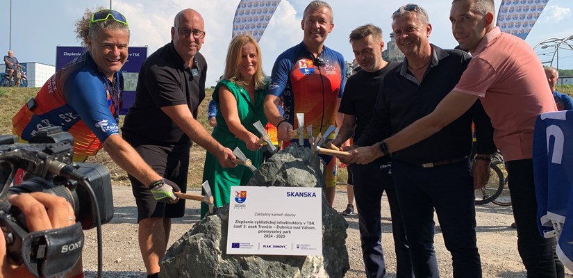 Slávnostné poklepanie základného kameňa cyklotrasy z Trenčína do Dubnice nad Váhom (1) Slávnostné poklepanie základného kameňa cyklotrasy z Trenčína do Dubnice nad Váhom (1)