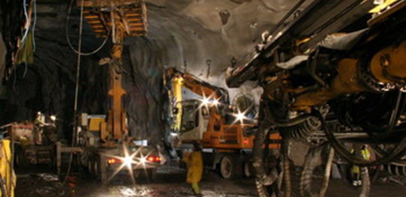 Slovenskí stavbári ukoncili razenie tunela vo Švédsku 