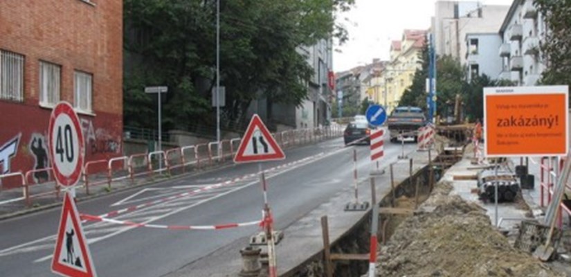 Práce na rekonštrukcii vodovodu a kanalizácie Práce na rekonštrukcii vodovodu a kanalizácie